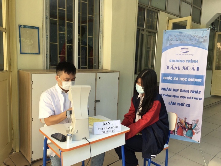 Bố mẹ hãy cảnh giác: Trẻ nói "nhìn bình thường" nhưng mắc tật khúc xạ nặng - Ảnh 3.