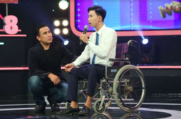 Nhận 'Nghệ sĩ vì cộng đồng', MC Quyền Linh thừa nhận một câu khiến khán giả ấm lòng - Ảnh 2. Nhận 'Nghệ sĩ vì cộng đồng', MC Quyền Linh thừa nhận một câu khiến khán giả ấm lòng - Ảnh 2.