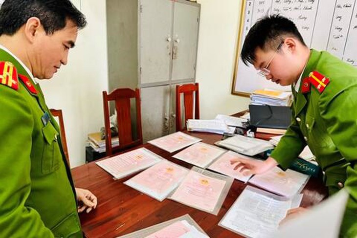 Bắt nhóm đối tượng cho vay với lãi suất 'khủng' 500%/năm - Ảnh 2. Bắt nhóm đối tượng cho vay với lãi suất 'khủng' 500%/năm - Ảnh 2.