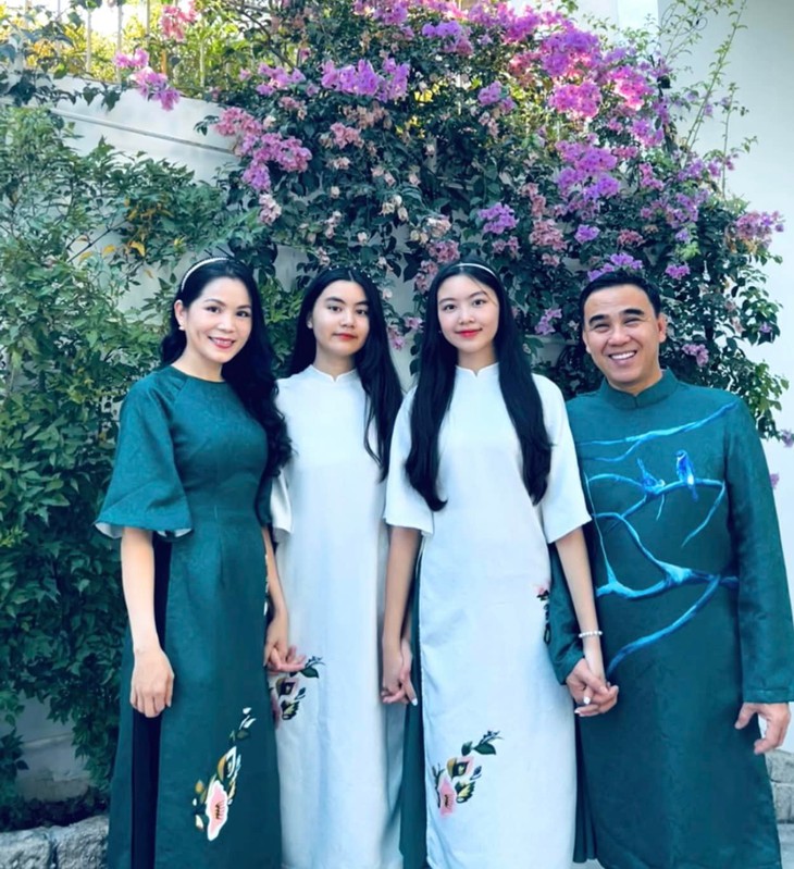 Nhận 'Nghệ sĩ vì cộng đồng', MC Quyền Linh thừa nhận một câu khiến khán giả ấm lòng - Ảnh 5. Nhận 'Nghệ sĩ vì cộng đồng', MC Quyền Linh thừa nhận một câu khiến khán giả ấm lòng - Ảnh 5.