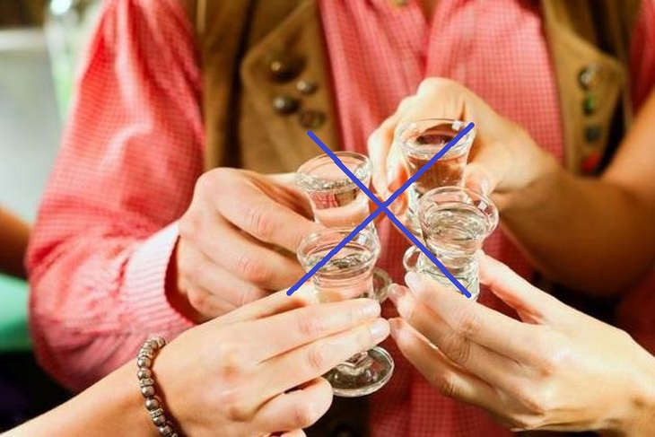 Khuyến cáo cần biết sau hàng loạt vụ ngộ độc rượu dịp Tết - Ảnh 2. Khuyến cáo cần biết sau hàng loạt vụ ngộ độc rượu dịp Tết - Ảnh 2.