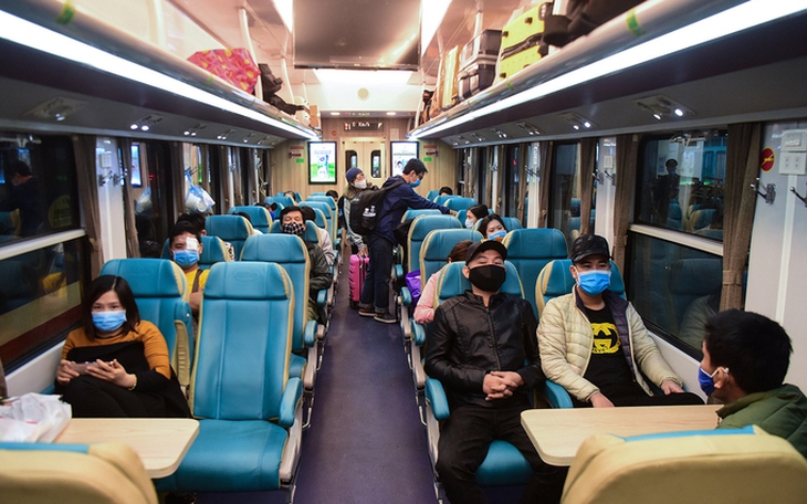 Lưu ý đặc biệt khi đi tàu Tết Quý Mão 2023 để về quê suôn sẻ - Ảnh 1.