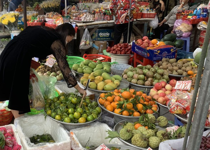 Nhộn nhịp thị trường đồ cúng ông Công ông Táo - Ảnh 3.