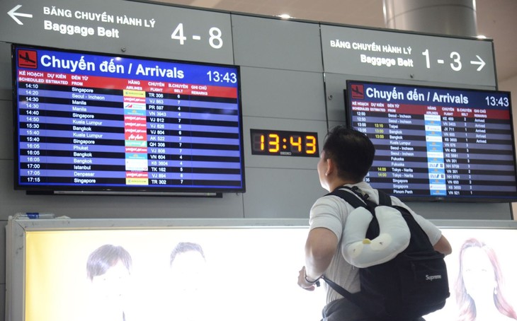 Nhà ga Quốc tế sân bay Tân Sơn Nhất đông nghịt những ngày giáp Tết - Ảnh 10.