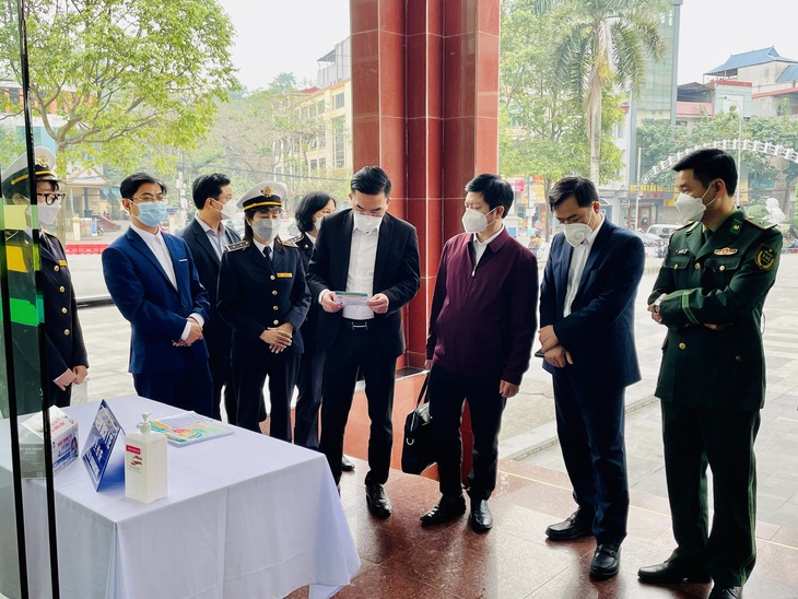 Bộ Y tế đề nghị Lào Cai phối hợp chặt chẽ phòng chống dịch COVID-19 theo quy trình mới tại cửa khẩu - Ảnh 1. Bộ Y tế đề nghị Lào Cai phối hợp chặt chẽ phòng chống dịch COVID-19 theo quy trình mới tại cửa khẩu - Ảnh 1.