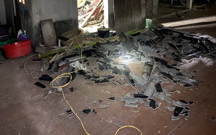 Nổ bình thuốc trừ sâu để gần bếp, 1 người phải đi cấp cứu