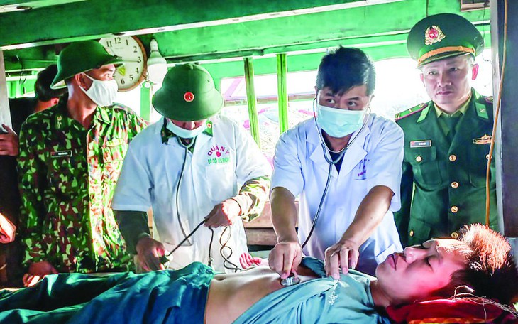 'Chiến binh áo trắng' ở đảo xa
