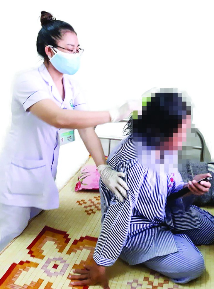 Nơi các bác sĩ bị bệnh nhân "tác động" như cơm bữa - Ảnh 1. Nơi các bác sĩ bị bệnh nhân "tác động" như cơm bữa - Ảnh 1.