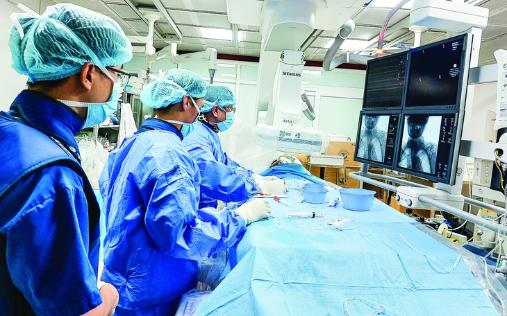 Những thầy thuốc mang lại tết đoàn viên