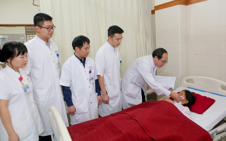 Cấp cứu thành công bệnh nhân bị vỡ giả phình động mạch do áp xe gan - Ảnh 2. Cấp cứu thành công bệnh nhân bị vỡ giả phình động mạch do áp xe gan - Ảnh 2.