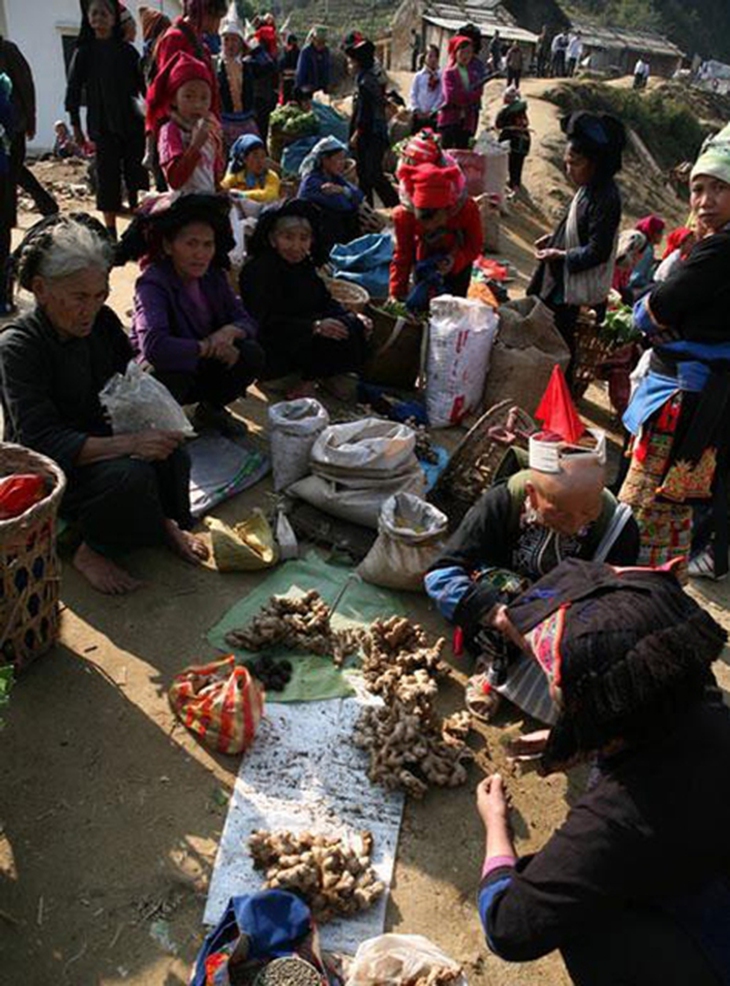 Đến Sì Lờ Lầu, tham gia “tục ăn trộm” lấy may đêm giao thừa - Ảnh 1. Đến Sì Lờ Lầu, tham gia “tục ăn trộm” lấy may đêm giao thừa - Ảnh 1.