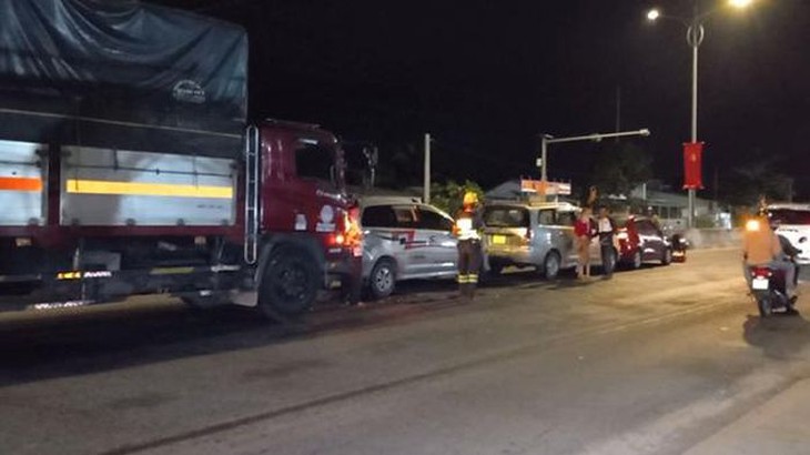 Tai nạn liên hoàn trên Quốc lộ 1A ngay ngày đầu năm mới - Ảnh 1.