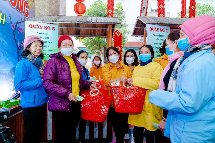 "Phiên chợ Xuân 0 đồng" dành cho bệnh nhân có hoàn cảnh khó khăn - Ảnh 4.