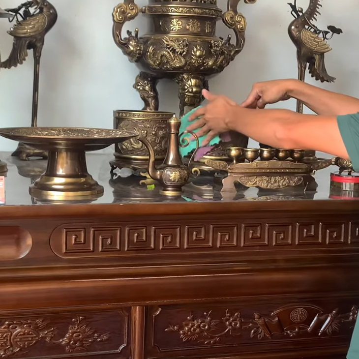Cách hạn chế những sai lầm, đại kị khi bao sái ban thờ đón Tết - Ảnh 6.