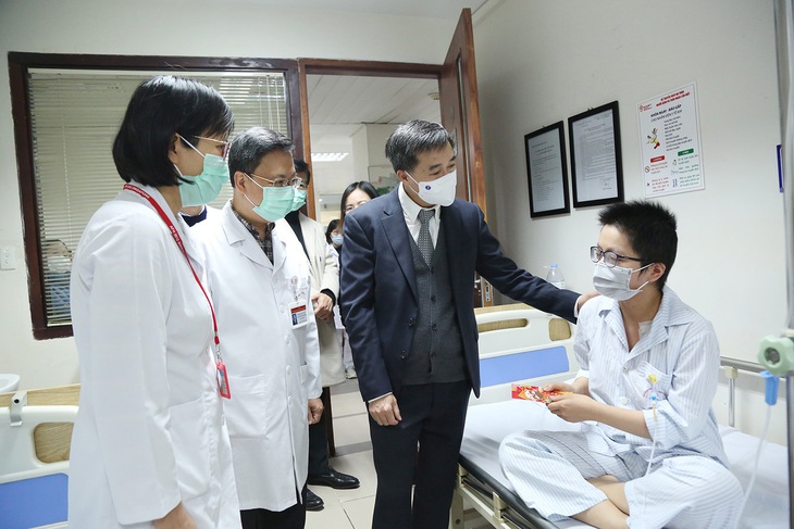Các bệnh viện lên kế hoạch đảm bảo khám chữa bệnh dịp Tết Quý Mão thế nào?
- Ảnh 1.