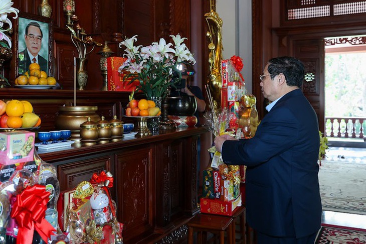 Thủ tướng Phạm Minh Chính dâng hương tưởng nhớ các đồng chí cố Thủ tướng Chính phủ - Ảnh 5. Thủ tướng Phạm Minh Chính dâng hương tưởng nhớ các đồng chí cố Thủ tướng Chính phủ - Ảnh 5.