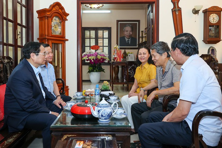 Thủ tướng Phạm Minh Chính dâng hương tưởng nhớ các đồng chí cố Thủ tướng Chính phủ - Ảnh 2. Thủ tướng Phạm Minh Chính dâng hương tưởng nhớ các đồng chí cố Thủ tướng Chính phủ - Ảnh 2.