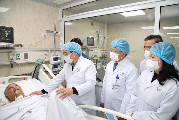 Đảng, Nhà nước và nhân dân ghi nhận sự nỗ lực của đội ngũ y bác sĩ, nhân viên y tế trong dịp Tết - Ảnh 1.