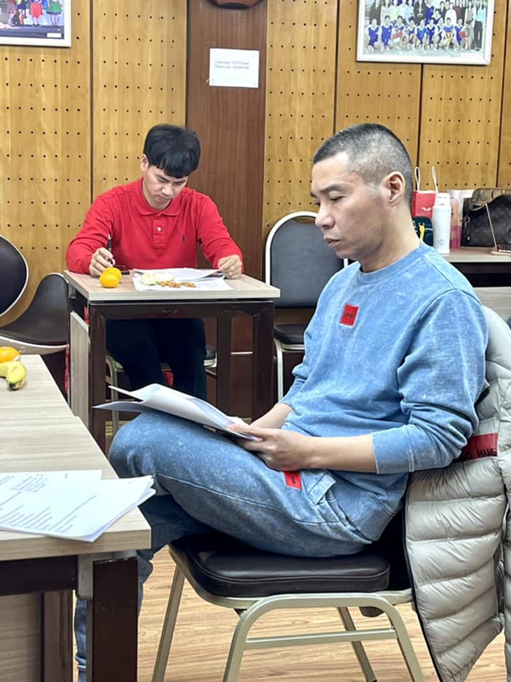 Ảnh hiếm hậu trường Táo quân 2023: Khán giả bật cười biểu cảm của "táo bà" Vân Dung - Ảnh 4. Ảnh hiếm hậu trường Táo quân 2023: Khán giả bật cười biểu cảm của "táo bà" Vân Dung - Ảnh 4.