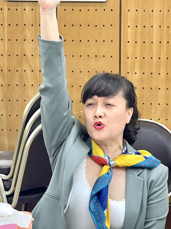Ảnh hiếm hậu trường Táo quân 2023: Khán giả bật cười biểu cảm của "táo bà" Vân Dung - Ảnh 2. Ảnh hiếm hậu trường Táo quân 2023: Khán giả bật cười biểu cảm của "táo bà" Vân Dung - Ảnh 2.