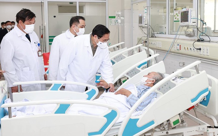 Thủ tướng thăm, chúc Tết các y bác sĩ, nhân viên y tế và bệnh nhân