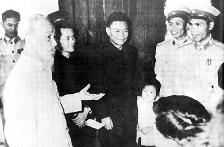 Những hình ảnh lịch sử của Tết Quý Mão 1963 - Ảnh 2.
