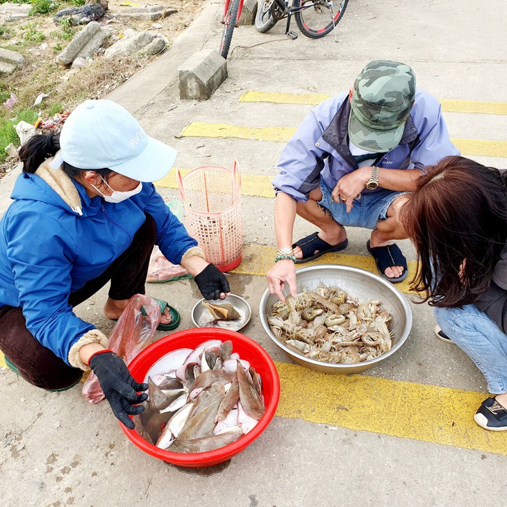 Ngư dân Hà Tĩnh trúng "lộc biển" đầu năm - Ảnh 10.