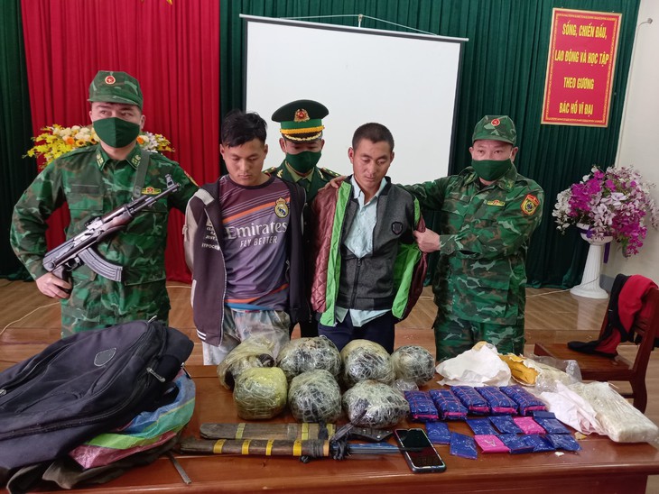 Nghệ An: Bắt 2 đối tượng người nước ngoài vận chuyển số lượng lớn ma túy - Ảnh 1. Nghệ An: Bắt 2 đối tượng người nước ngoài vận chuyển số lượng lớn ma túy - Ảnh 1.