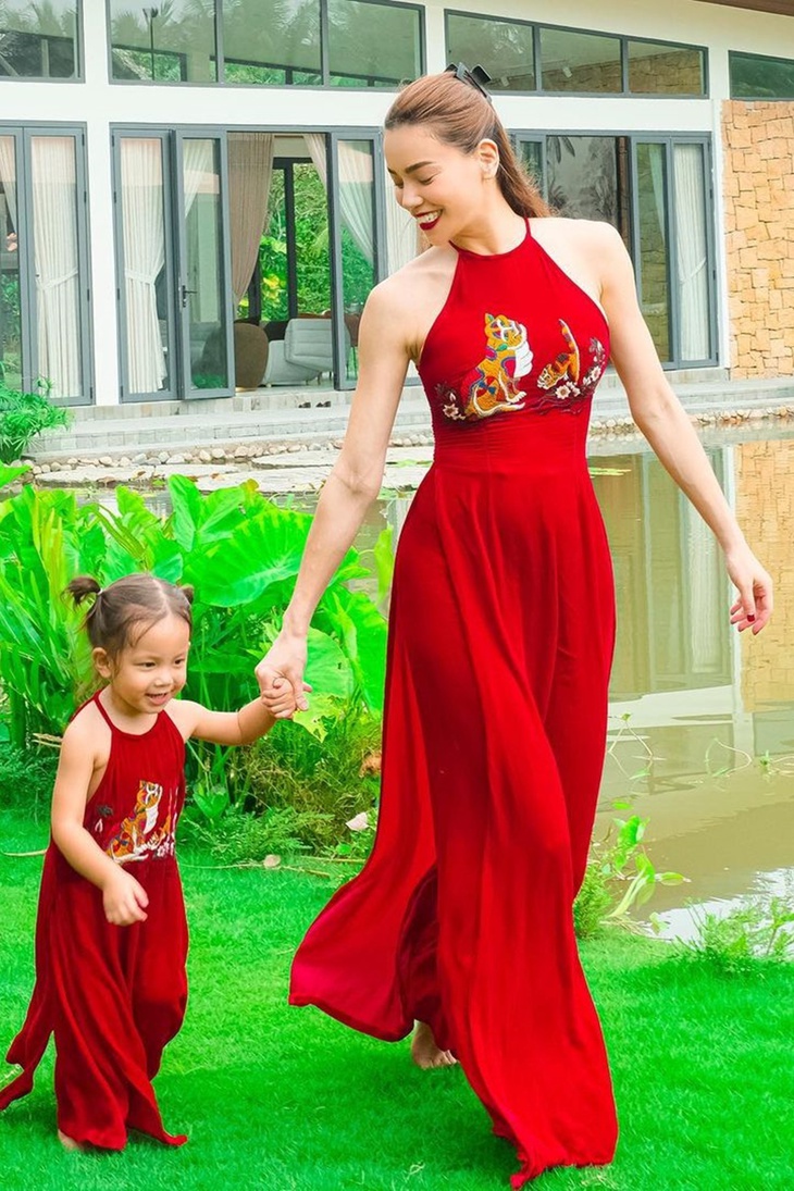 Nhà Hồ Ngọc Hà đi du xuân biệt phủ rộng gần 14.000 m2: Vẻ ngoài của cặp song sinh khiến khán giả bật cười - Ảnh 9. Nhà Hồ Ngọc Hà đi du xuân biệt phủ rộng gần 14.000 m2: Vẻ ngoài của cặp song sinh khiến khán giả bật cười - Ảnh 9.