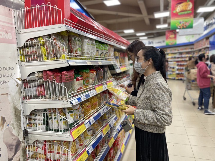 Hàng hoá sau Tết ổn định, rau xanh hạ nhiệt, tôm, cá tăng giá - Ảnh 5. Hàng hoá sau Tết ổn định, rau xanh hạ nhiệt, tôm, cá tăng giá - Ảnh 5.