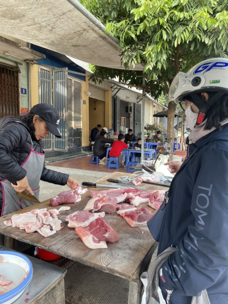 Hàng hoá sau Tết ổn định, rau xanh hạ nhiệt, tôm, cá tăng giá - Ảnh 3. Hàng hoá sau Tết ổn định, rau xanh hạ nhiệt, tôm, cá tăng giá - Ảnh 3.