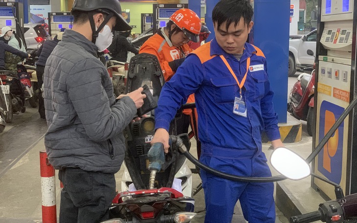 Từ 15h hôm nay, giá xăng dầu tiếp tục tăng