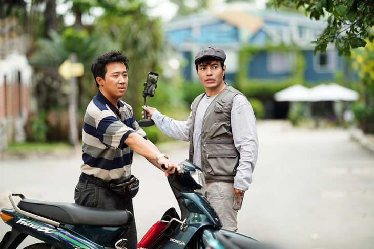 Trấn Thành chịu cảnh ở rể, bị hội phụ nữ chèn ép trong phim Tết - Ảnh 1.