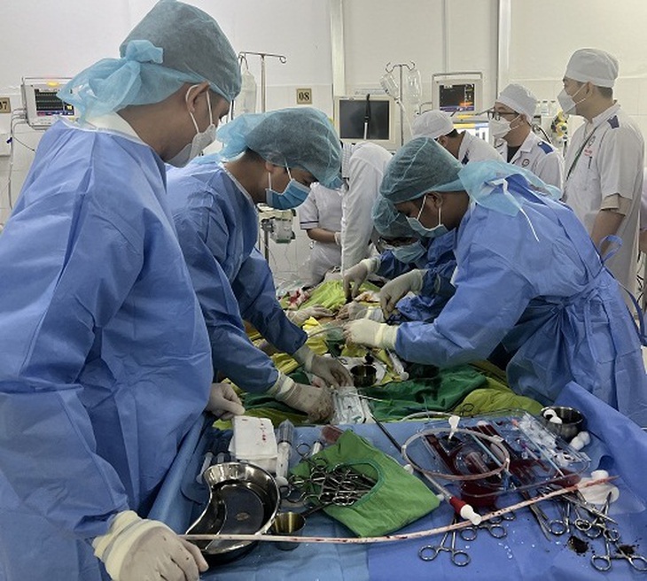 Bệnh nhân sốt xuất huyết ngừng thở vượt qua cửa tử nhờ kỹ thuật ECMO - Ảnh 1. Bệnh nhân sốt xuất huyết ngừng thở vượt qua cửa tử nhờ kỹ thuật ECMO - Ảnh 1.