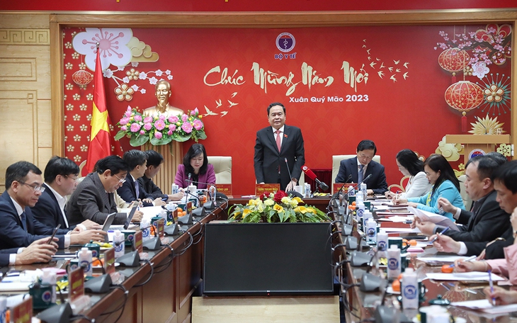 Phó Chủ tịch Thường trực Quốc hội đánh giá cao những hy sinh thầm lặng của cán bộ y tế cả nước