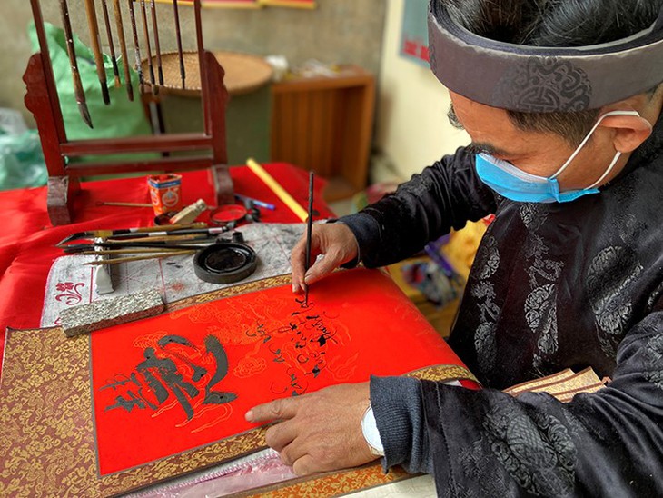 Thái Bình: Hàng nghìn du khách đổ về ngôi chùa cổ gần 400 năm trong dịp năm mới - Ảnh 7.