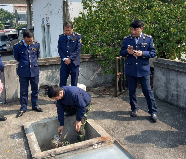 Lập 3 tổ công tác tăng cường kiểm soát, giám sát hoạt động kinh doanh xăng dầu tại Hà Nội - Ảnh 3. Lập 3 tổ công tác tăng cường kiểm soát, giám sát hoạt động kinh doanh xăng dầu tại Hà Nội - Ảnh 3.