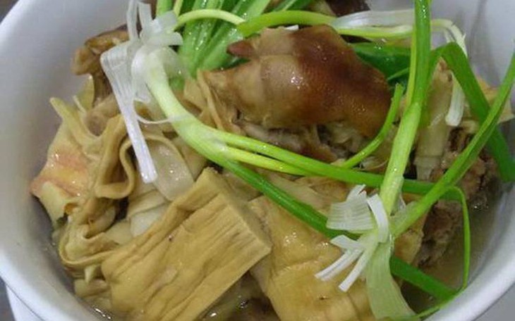Tắc ruột sau khi ăn canh măng lưỡi lợn