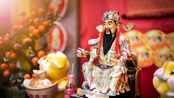 Vì sao ngày vía Thần Tài lại mua vàng, cúng cá lóc? - Ảnh 1. Vì sao ngày vía Thần Tài lại mua vàng, cúng cá lóc? - Ảnh 1.
