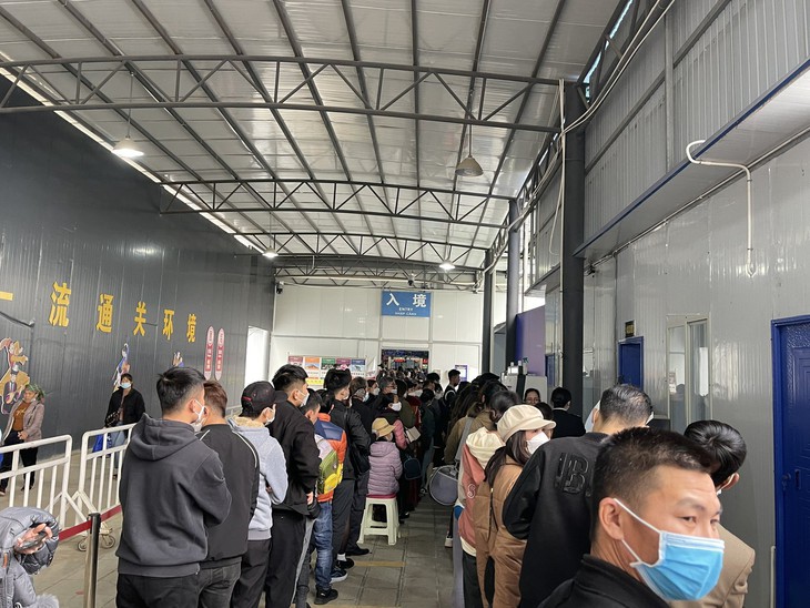 Những lưu ý khi đi qua cửa khẩu Việt - Trung sau khi thông quan toàn diện - Ảnh 2.