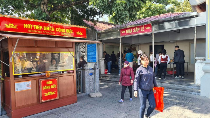 Quảng Ninh: Tấp nập du xuân Yên tử, đền Cửa Ông trong ngày khai hội - Ảnh 6. Quảng Ninh: Tấp nập du xuân Yên tử, đền Cửa Ông trong ngày khai hội - Ảnh 6.