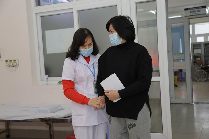 Nữ bệnh nhân liệt nửa người lâu năm tự đi lại được nhờ y học cổ truyền - Ảnh 1. Nữ bệnh nhân liệt nửa người lâu năm tự đi lại được nhờ y học cổ truyền - Ảnh 1.