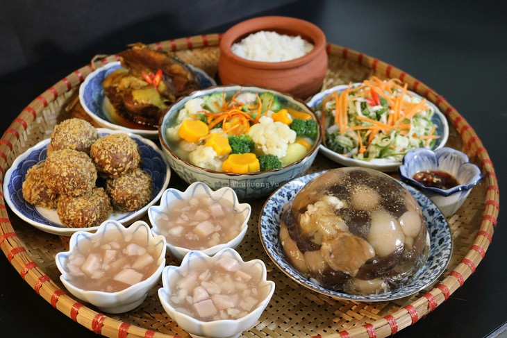 Bật mí cách nấu thịt đông chuẩn vị mẹ làm, món ngon ngày Tết cả nhà thích mê - Ảnh 2. Bật mí cách nấu thịt đông chuẩn vị mẹ làm, món ngon ngày Tết cả nhà thích mê - Ảnh 2.