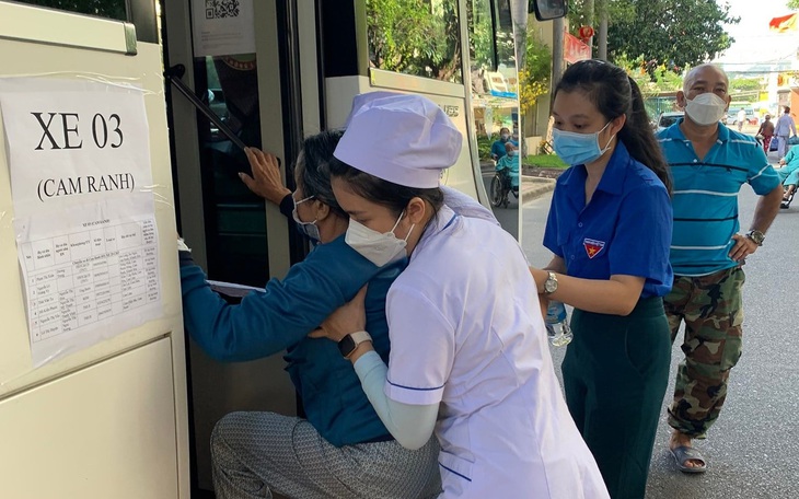 Những chuyến xe 0 đồng chở bệnh nhân nghèo về đón Tết