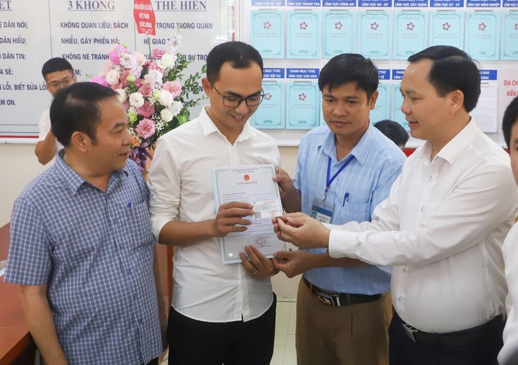 BHXH Việt Nam chú trọng cải cách thủ tục hành chính, phục vụ người dân, doanh nghiệp - Ảnh 1. BHXH Việt Nam chú trọng cải cách thủ tục hành chính, phục vụ người dân, doanh nghiệp - Ảnh 1.