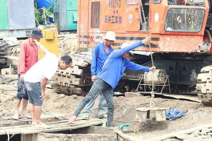 Diễn biến mới cuộc giải cứu bé trai ở Đồng Tháp ngày 5/1: Tham khảo chuyên gia quốc tế, điều chỉnh phương án cứu hộ - Ảnh 1.