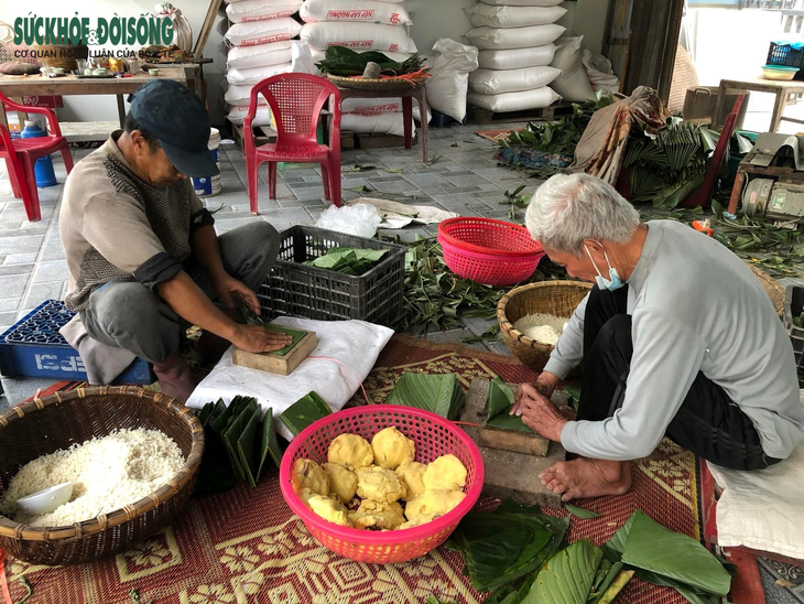 Bánh chưng Cầu Báng: Thức quà mang hương vị quê hương - Ảnh 3.