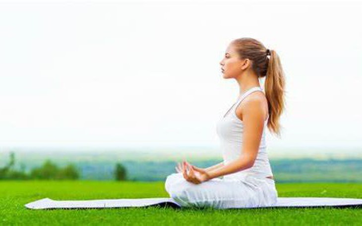 3 bài tập thư giãn vùng cổ, giảm đau đầu do viêm xoang