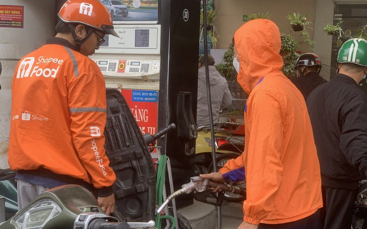 Bộ Công Thương đề xuất rút ngắn thời gian điều hành xăng dầu