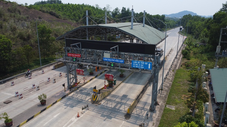 Có thể xả trạm thu phí để tránh ùn tắc dịp Tết  - Ảnh 1.